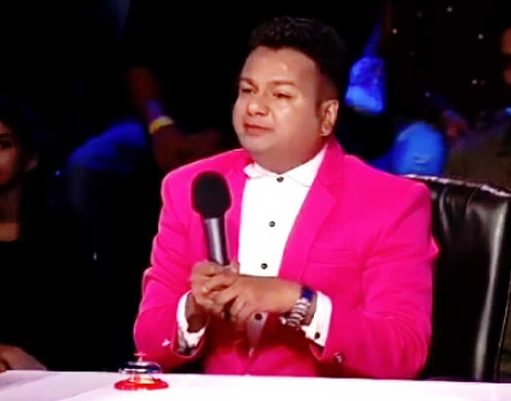 দীপকের ফেসবুক প্রোফাইল বলছে, তিনি একজন ট্রাভেল ব্লগার। গোয়াতে তাঁর একটি হোটেলও রয়েছে। বিয়ের খবর আসার পর, সংবাদ মাধ্যমকে রাখি বলেছেন, “হ্যাঁ, ৩১ ডিসেম্বরই আমি বিয়ে করছি। বলিউডের সবাই এক এক করে বিয়ে করে ফেলছে। তাই আমি ভাবলাম, বিয়ের এটাই সেরা সময়। দীপক নিজের হাতেই বিয়ের সব ব্যবস্থাপনা করছেন।’’