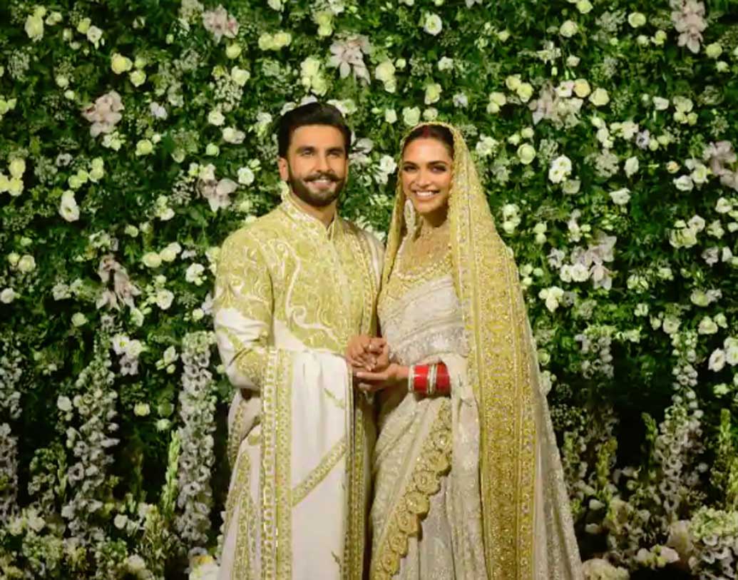 ২৮ নভেম্বর মুম্বইতে রণবীর আর দীপিকার রিসেপশন পার্টির আয়োজন করেছিলেন রণবীর সিংহের দিদি ঋতিকা ভবনানি। আর বেঙ্গালুরুর পার্টির আয়োজক ছিলেন দীপিকার বাবা প্রকাশ পাড়ুকোন।