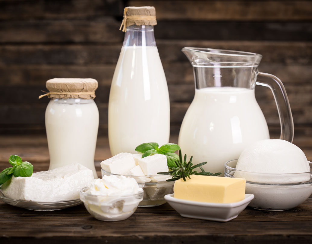 এক বছরের শিশুর দিনে ৩০০ থেকে ৪০০ মিলিলিটার দুধ প্রয়োজন। এই সময় অল্প চিজ, মাখন, ঘি-ও শিশুকে দেওয়া প্রয়োজন। কিন্তু বাস্তবে সারা ক্ষণ মুখে বোতল গুঁজে দুধ খাওয়ানোয় শিশু প্রয়োজনের প্রায় দ্বিগুণ প্রোটিন পায় তাও কোনও রকম কঠিন খাবার ছাড়াই। তা ক্ষতি করে শিশুর লিভার ও হজম প্রক্রিয়ায়।