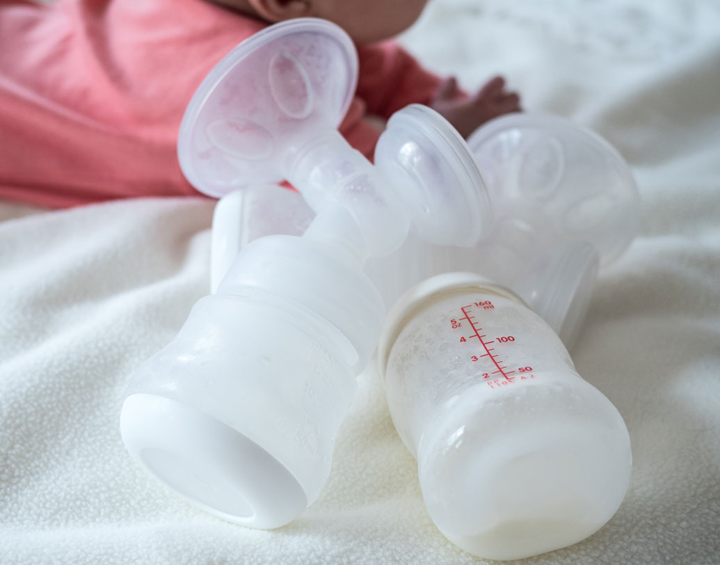 দুধ খাওয়ানোর আগে বোতল পরিষ্কার করতে ভাল করে ফোটানো, বাইরের কাপড় ব্যবহার না করে হাওয়ায় শুকনো করা ইত্যাদি অনেক সময়সাধ্য পদক্ষেপ নিতে হয়। সেই সব পদক্ষেপ যথোপযোগী না হলে শিশুর শরীরে সংক্রমণ আসতে পারে।