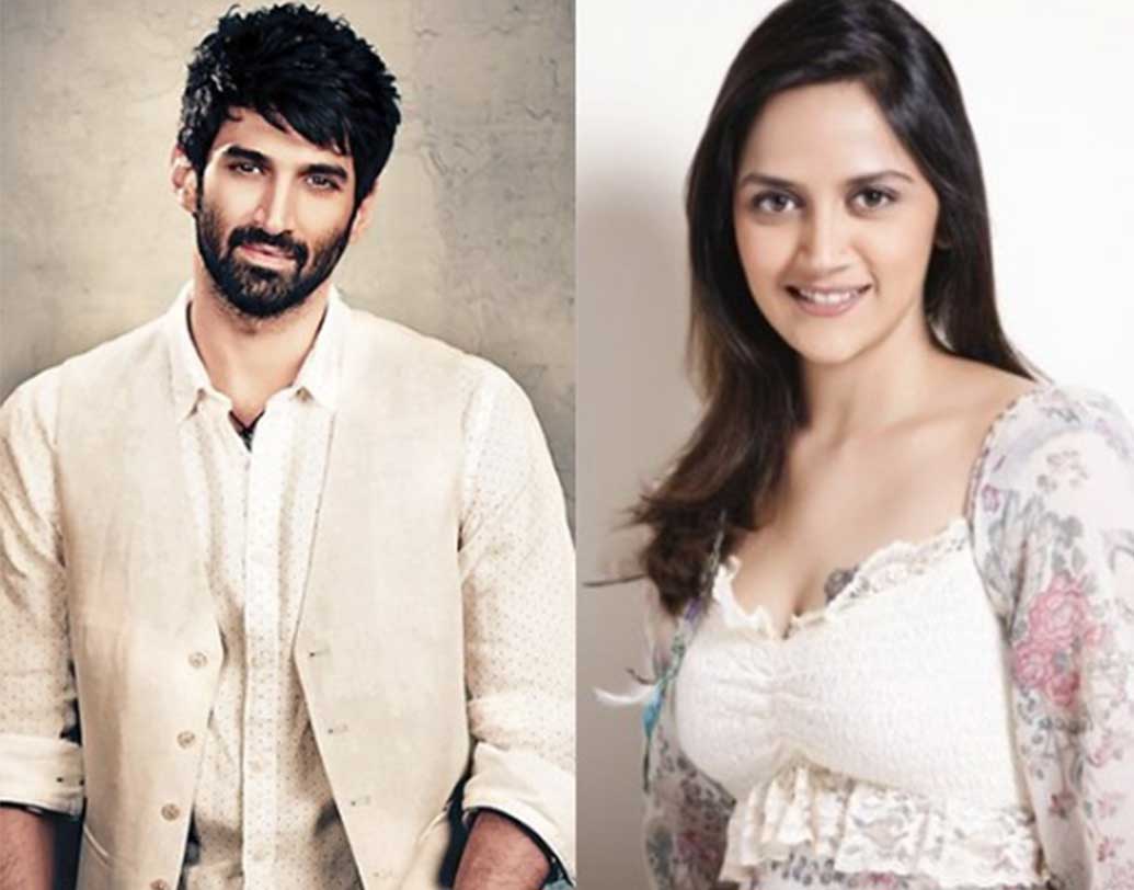 আদিত্য রায় কপূরের সঙ্গে হেমা মালিনীর মেয়ে আহানা দেওলের প্রেম টিকেছিল প্রায় চার বছর। সে সময় আদিত্য আশিকী-স্টার নন।  বলিউডের ফ্যানেরাও তাঁকে চেনেন না। তবে এই সম্পর্কের কথা নিয়ে কখনও খুল্লামখুল্লা কিছু বলেননি আদিত্য।