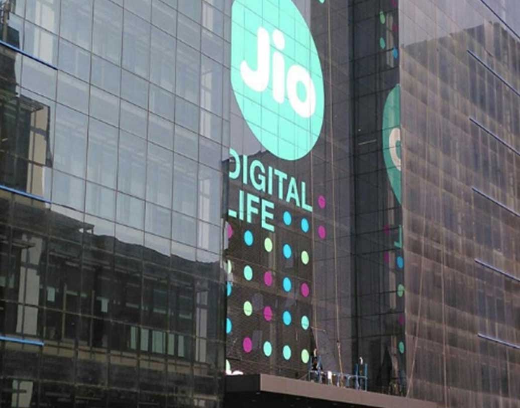 এই দিওয়ালিতে কি জিও ফোন কেনার ইচ্ছে রয়েছে? তবে আপনার জন্য সুখবর! জিও ফেস্টিভ গিফ্‌ট কার্ড-এর সৌজন্য ছ’মাসের আনলিমিটেড ভয়েস এবং ডেটা পাবেন জিও ফোনের নয়া মালিকেরা।