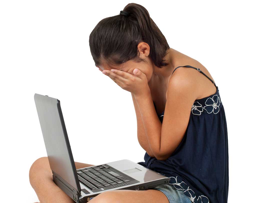 সম্প্রতি জার্মানি, গ্রিস, আইসল্যআন্ড, নেদারল্যান্ডস, পোল্যান্ড, রোমানিয়া এবং স্পেনে একটি গবেষণা চালানো হয়। ব্রিটেনের একটি স্বাস্থ্য সংক্রান্ত পত্রিকায় তা প্রকাশ পেয়েছে। তাতে দেখা গিয়েছে, নজরদারি এবং সোশ্যাল মিডিয়া সম্পর্কে জ্ঞান না থাকলে, বেশি ক্ষণ ইন্টারনেট ঘাঁটা উচিত নয় জেন নেক্সটদের। দিনে দু’ঘণ্টার বেশি তো নয়ই।