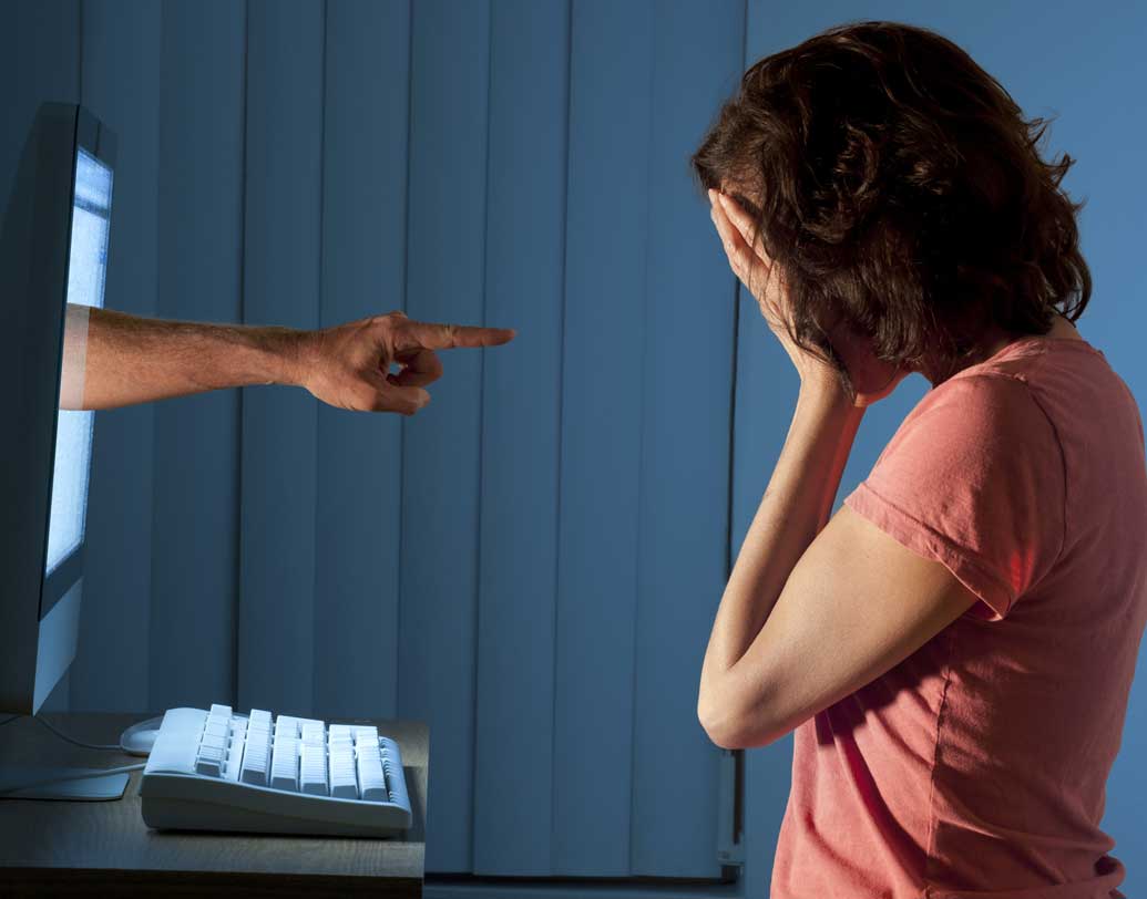 ১৪ থেকে ১৭ বছর বয়সী, মোট ১২ হাজার ২৩৭ জন পড়ুয়াকে নিয়ে সমীক্ষাটি করা হয়। তাতে দেখা যায়, রোমানিয়া (৩৭.৩%), গ্রিস (২৬.৮%), জার্মানি (২৪.৩%) এবং পোল্যান্ডের (২১.৫%) ছেলেমেয়েরাই ইন্টারনেটে সবচেয়ে বেশি হেনস্থার শিকার হয়েছে।