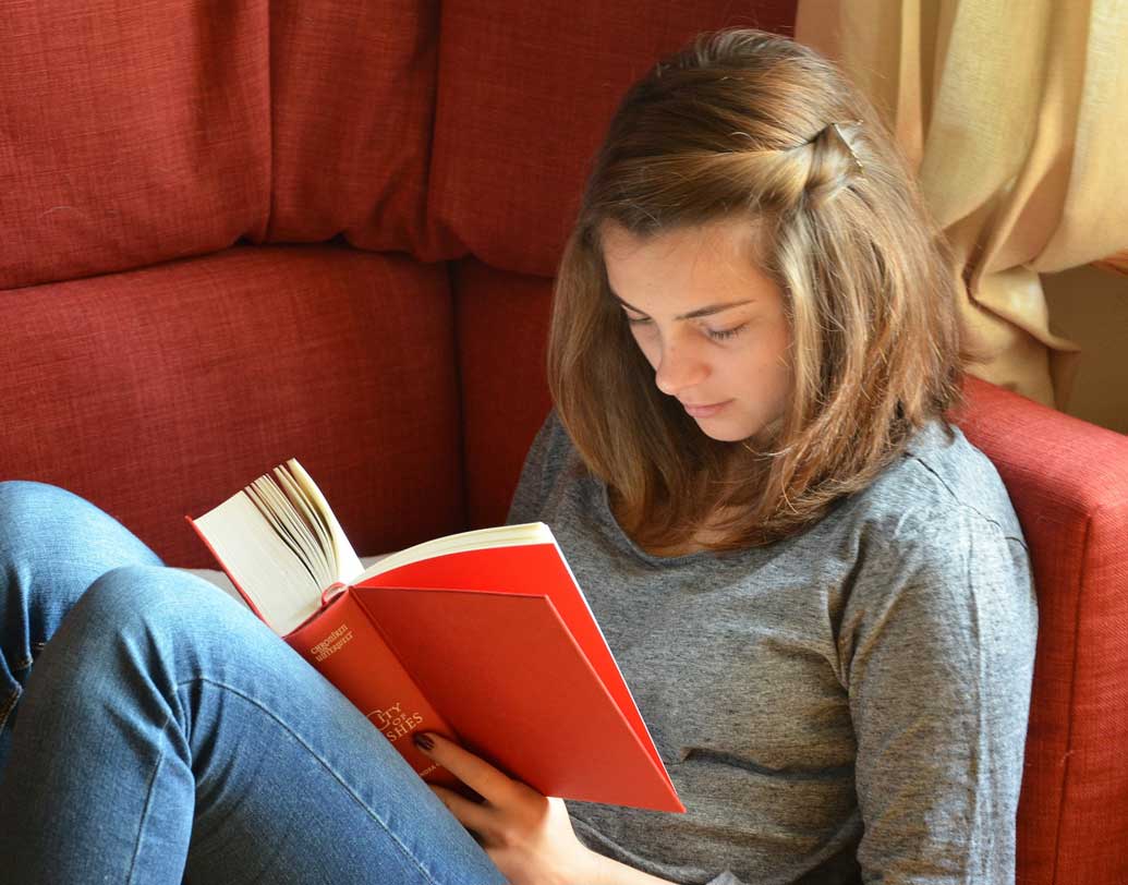 তুলনায় নেদারল্যান্ডস(১৫.৫%) এবং আইসল্যান্ডের (১৩.৫%)পড়ুয়াদের তেমন হেনস্থা হতে হয়নি। এই দুই দেশের মানুষ ইন্টারনেটের ব্যবহার এবং ডিজিটাল মিডিয়ার ব্যবহার সম্পর্কে অনেক বেশি সচেতন বলেই তাঁদের হেনস্থা হতে হয় না বলে দাবি গবেষকদের।