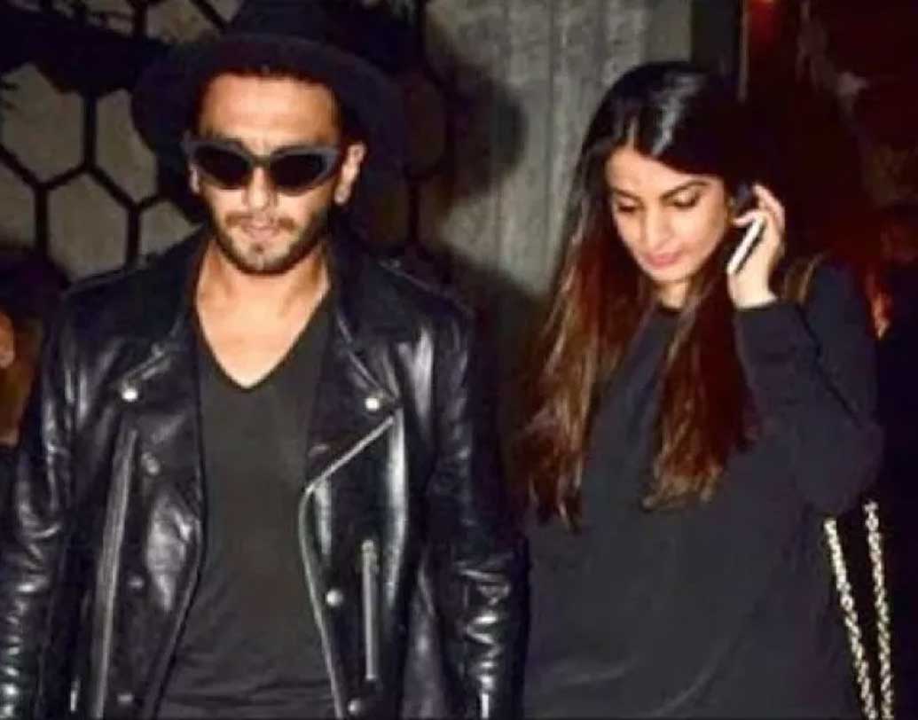 ছোটবেলায় প্রায়ই দিদি তাঁকে চকোলেট কিনে দিতেন। সেই চকোলেট খাওয়ার অভ্যেসই রণবীরের সুইট টুথ তৈরি করেছে বলে এক বার জানিয়েছিলেন ঋত্বিকা।