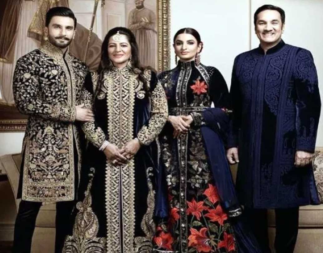 পশুপ্রেমী হিসেবে বিশেষ পরিচিতি আছে ঋত্বিকার।