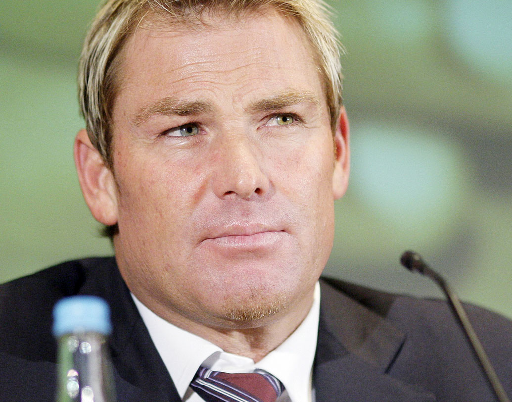 শূন্য রান করা নিয়ে অজিত আগরকরের সঙ্গে পাল্লা দিয়েছেন অস্ট্রেলিয়ার শেন ওয়ার্ন। ২২টি ইনিংসে মোট ৬ বার কোনও রান না করেই ড্রেসিং রুমে ফেরেন এই কিংবদন্তি লেগস্পিনার।