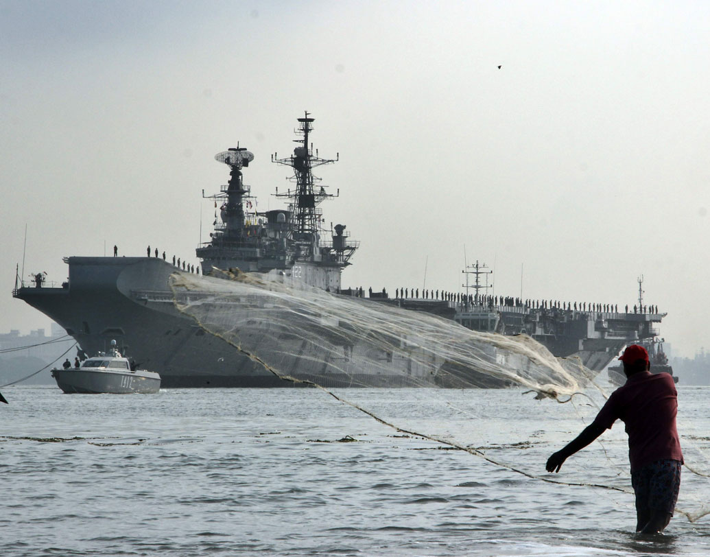বাতিল যুদ্ধজাহাজটিতে অ্যাডভেঞ্চার স্পোর্টস, থিম পার্ক বিলাসবহুল হোটেল, ক্যাফেটেরিয়া, হেলিপ্যাড, মিউজিয়ম, গ্যালারি তৈরির পরিকল্পনা করছে মহারাষ্ট্র সরকার। করা যাবে স্কুবা ডাইভিং। টাকা তোলা হবে সরকারি- বেসরকারি যৌথ উদ্যোগে।