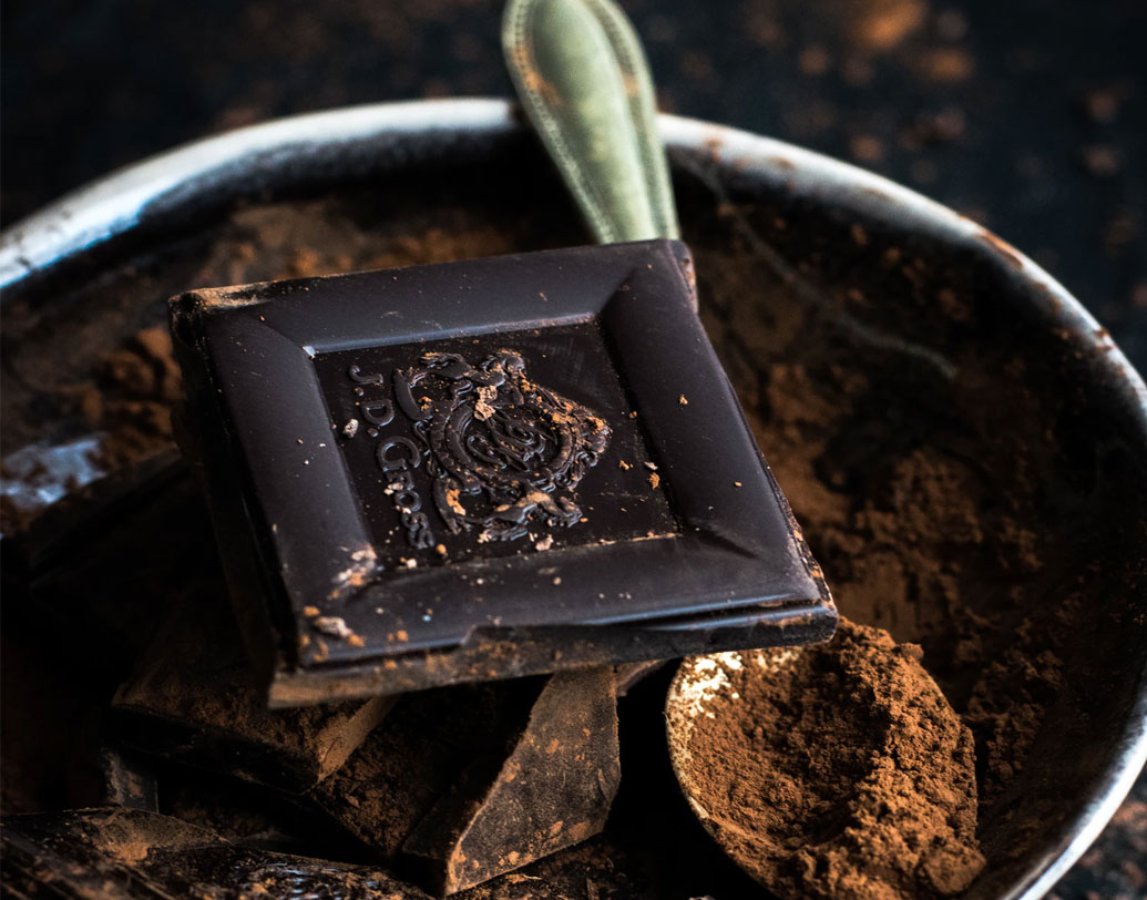 এত দিন পর্যন্ত জানা ছিল, এই অসামান্য লোভনীয় বস্তুটি মানুষ প্রথম খেতে শেখে হাজার তিনেক বছর আগে। মনে করা হত, ৩১০০-৪০০০ বছর আগে ছিল প্রথম চকোলেটের অস্তিত্ব।