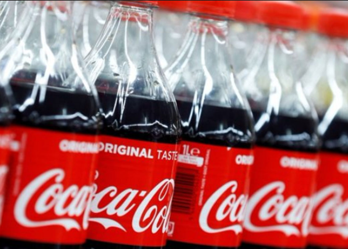 কোকাকোলা: এই পাণীয়ের মূল উপাদান কোকা পাতা এবং কোলা বেরি। আর দুই উপাদানের উপরে ভর করেই ব্র্যান্ডের নামকরণ হয় কোকাকোলা।