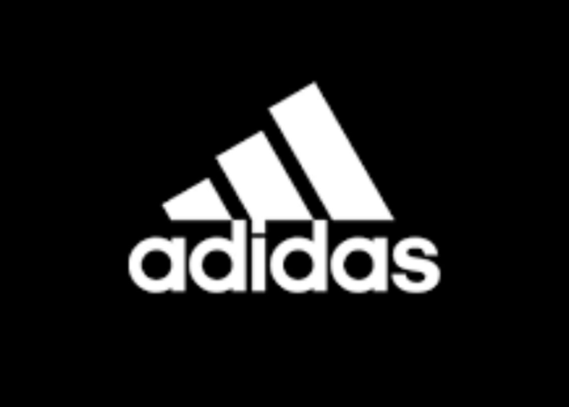 অ্যাডিডাস: মালিক অ্যাডলফ ডাসলের নাম থেকেই অ্যাডিডাস শব্দটি এসেছে। অ্যাডলফ-এর ডাক নাম অ্যাডি। অ্যাডি এবং পদবী ডাসলরের থেকে ডাস— এই দুটো মিলিয়ে ব্র্যান্ডের নাম হয়ে যায় অ্যাডিডাস।