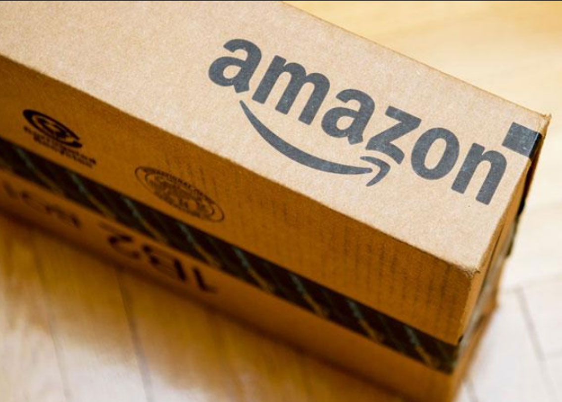 আমাজন: সিইও জেফ বেজোস চাইছিলেন সংস্থার নাম এমন কিছু রাখতে যা ইংরাজির প্রথম অক্ষর ‘এ’ দিয়ে শুরু। তিনি আমাজন নাম রাখেন কারণ, আমাজন বিশ্বের অন্যতম বড় নদী।ব্যবসাক্ষেত্রে নিজের সংস্থাকে সেই বিশালতায় দেখতে চেয়েছিলেন তিনি।