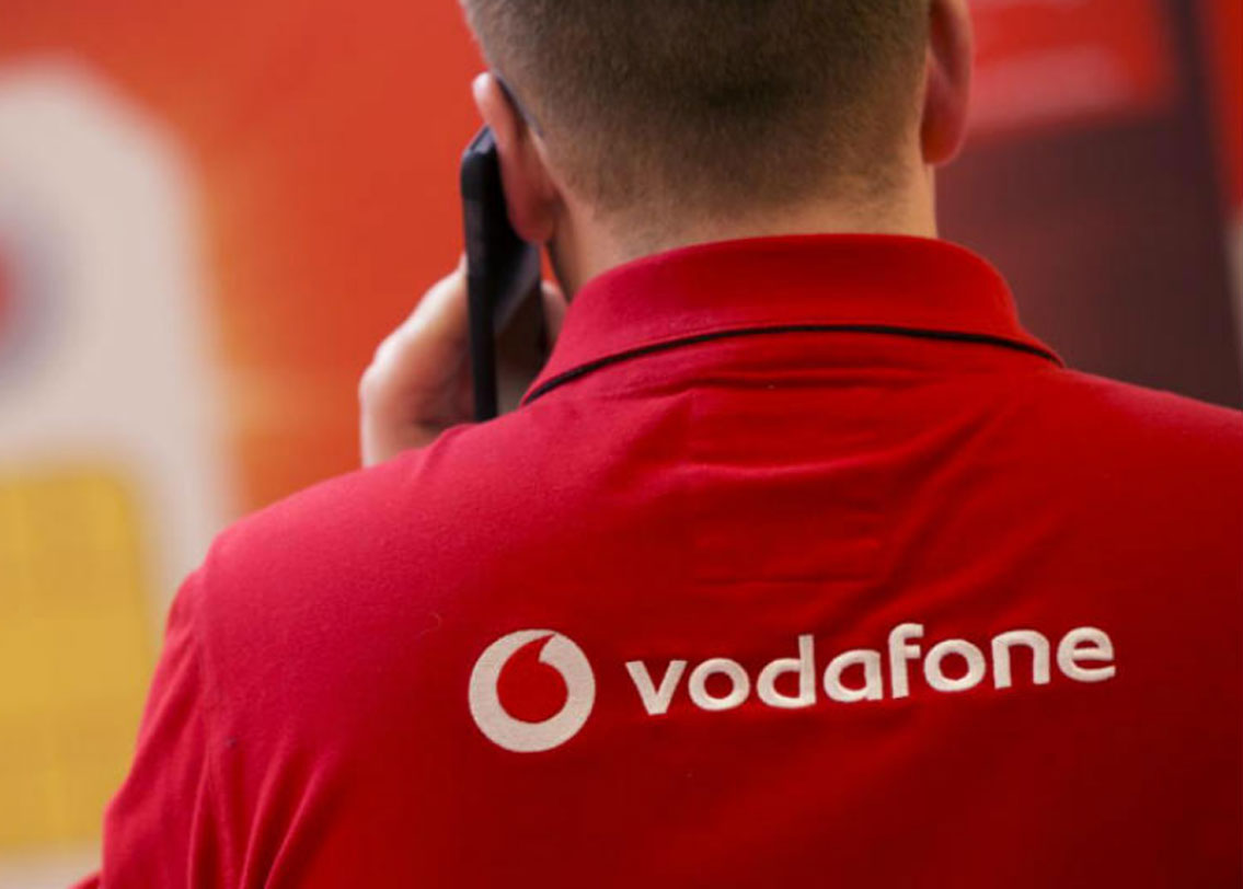 ভোডাফোন এবং ডিউরেক্স: ভয়েস (Vo), ডেটা (da)আর টেলিফোন (fone)। এই তিন মিলে নাম হয় ভোডাফোন (Vodafone)। ঠিক একইভাবে ডিউরাবেল, রিলায়াবল এবং এক্সিল্যান্স এই তিন মিলে নাম হয় ডিউরেক্স।