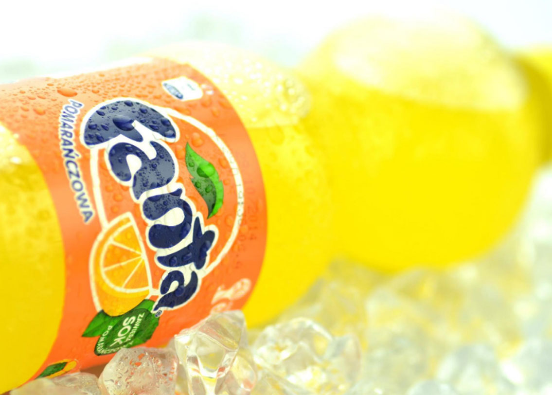 ফ্যান্টা: জার্মান কোকাকোলা টিমের কর্তা সংস্থার কর্মীদেরই ব্র্যান্ডের নামকরণের দায়িত্ব দিয়ে দেন। এর জন্য নিজেদের কল্পনাশক্তিকে কাজে লাগাতে বলেন। ব্যস! নাম হয়ে যায় ফ্যান্টা। ফ্যান্টাসি থেকেই ফ্যান্টা শব্দের উদ্ভব।