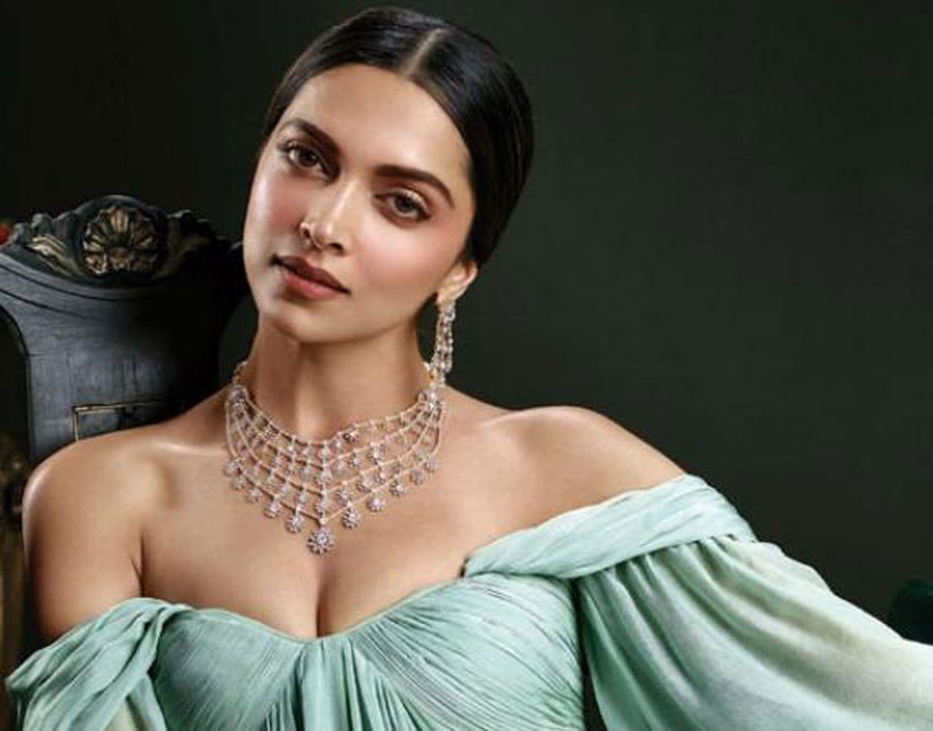 শোনা যাচ্ছে, দীপিকা একটি মঙ্গলসূত্রই কিনেছেন ২০ লক্ষ টাকা দিয়ে।