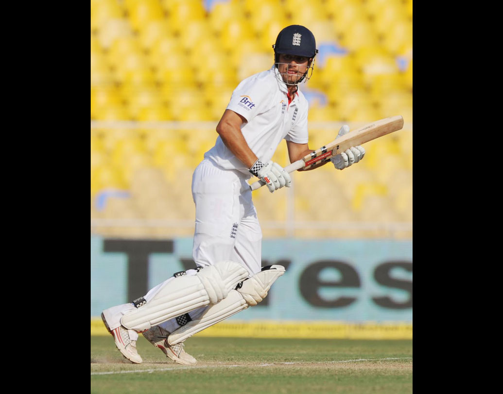 তবে এত কিছু করেও ম্যাচ জেতাতে পারেননি। ডাকওয়ার্থ লুই নিয়মে ইংল্যান্ড অবশ্য ম্যাচ জেতে ছ’উইকেটে।