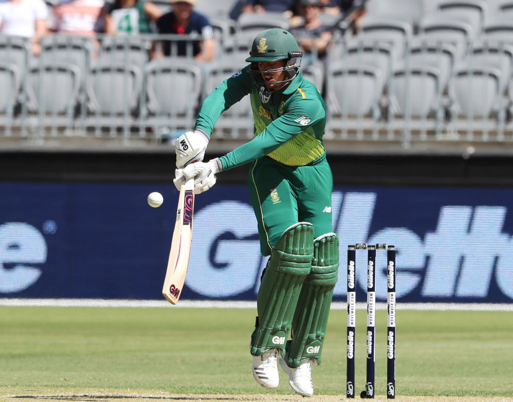 কোহালির তৃতীয় আন্তর্জাতিক উইকেট ২০১৩ সালের ৫ ডিসেম্বর। দক্ষিণ আফ্রিকার কুইন্টন ডি কককে কট অ্যান্ড বোল্ড করেন তিনি।