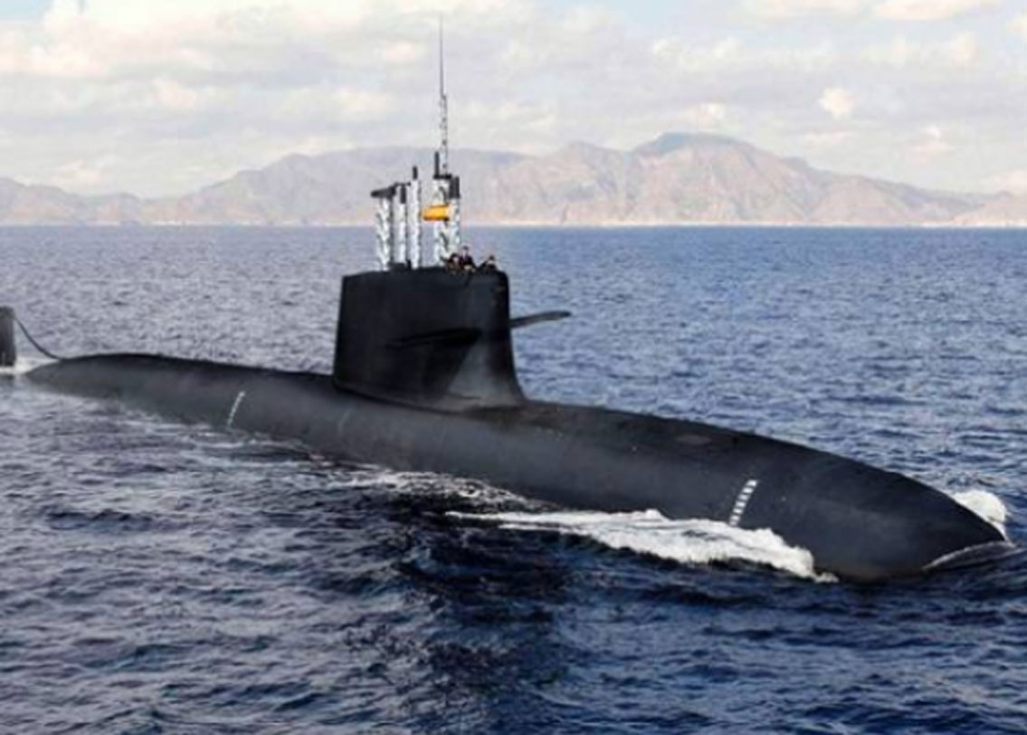 পরমাণু ত্রিশূল কী? স্থল, জল এবং অন্তরীক্ষ থেকে পরমাণু হামলা চালানোর সক্ষমতা। স্থলভাগ থেকে ব্যালিস্টিক মিসাইল ছুড়ে এবং বায়ুসেনা পরমাণু হামলা চালানোর পরিকাঠামো তৈরি করে ফেলেছে। এ বার ভারতীয় নৌসেনা। ফলে স্থল, জল এবং অন্তরীক্ষ— তিন অবস্থান থেকেই পরমাণু হামলা চালানোয় সক্ষম হয়ে উঠল ভারত।