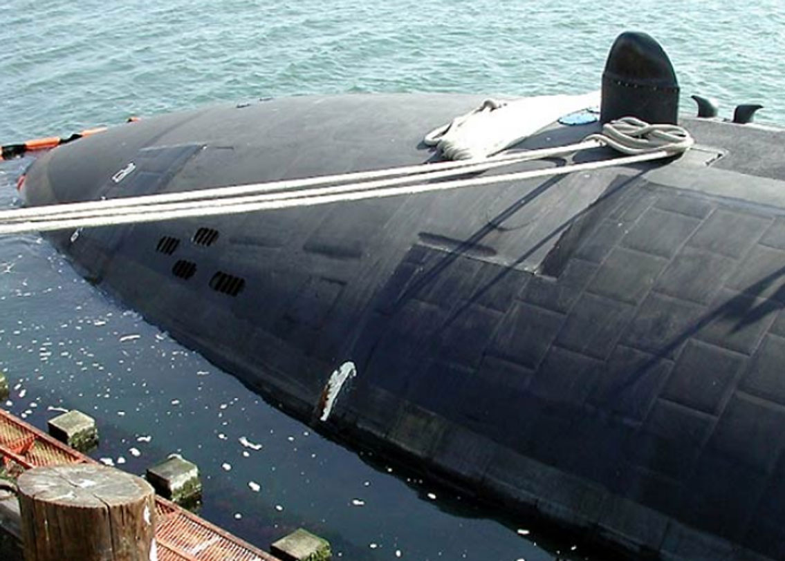 নিউক্লিয়ার সাবমেরিন ভারতের হাতে নতুন এল, এমন নয়। রাশিয়ার কাছ থেকে আগেই আকুলা ক্লাস নিউক্লিয়ার সাবমেরিন লিজ নিয়েছিল ভারত। আইএনএস চক্র নামে সেই পরমাণু শক্তিচালিত রুশ ডুবোজাহাজেই ভারতীয় নৌসেনার প্রশিক্ষণ হয়। একই সঙ্গে চলছিল আইএনএস চক্রের চেয়েও পারদর্শী নিউক্লিয়ার সাবমেরিন আইএনএস অরিহন্ত তৈরির কাজ।