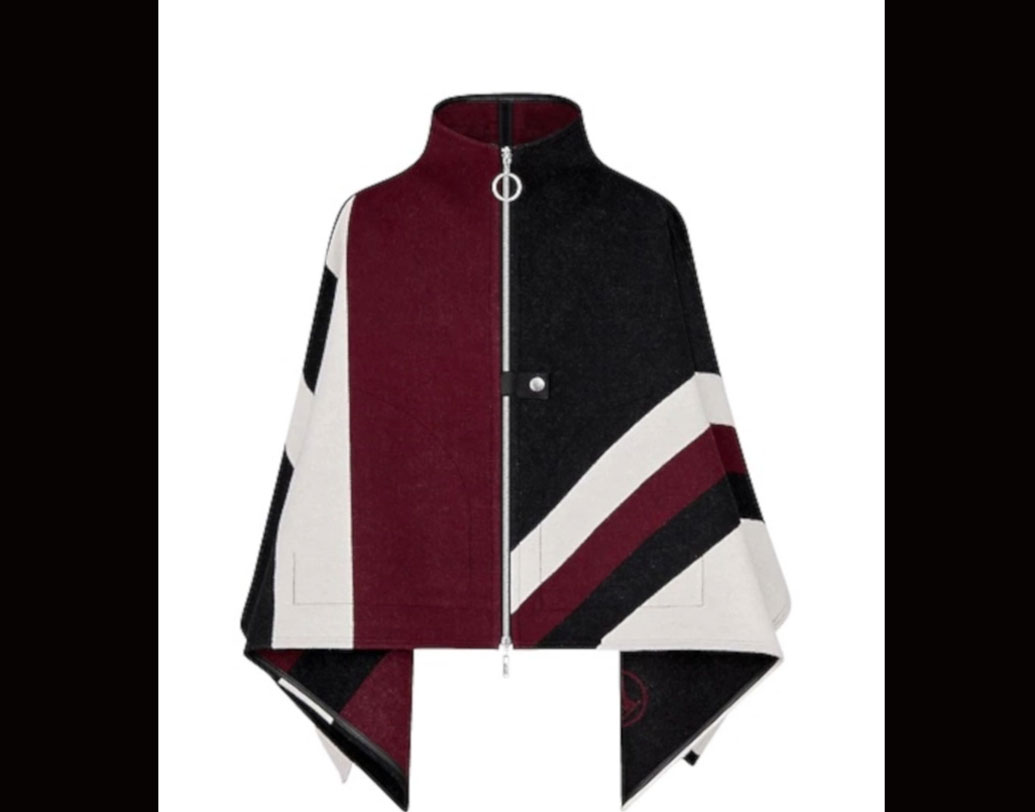 গ্রাফিক জিপড যে কেপটি কঙ্গনা পরেছেন, তার দাম তিন লক্ষ টাকা।