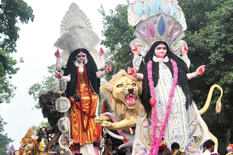ঐতিহ্য: চন্দননগরে জগদ্ধাত্রী পুজোর শোভাযাত্রা।নিজস্ব চিত্র