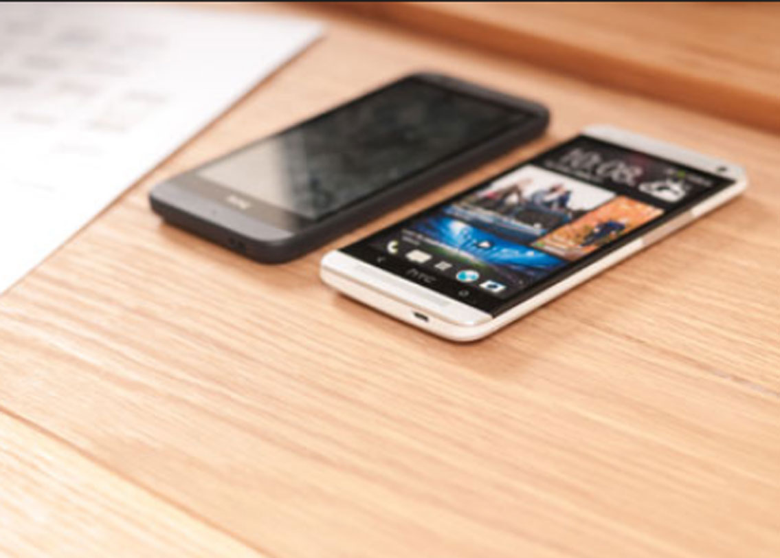 ফোনে কথা বলার সময় কি খুব বাড়তি আওয়াজ শুনতে পান বানিজের কথা ইকো হয়। কিন্তু যে জায়গায় দাঁড়িয়ে কথা বলছেন সেখানে কোনওরকম চিৎকার চেঁচামেচি হচ্ছে না। এরকমঅভিজ্ঞতা শুধু ফোন খারাপ হলেই হয় না, ফোন হ্যাক হলেও হয়ে থাকে।