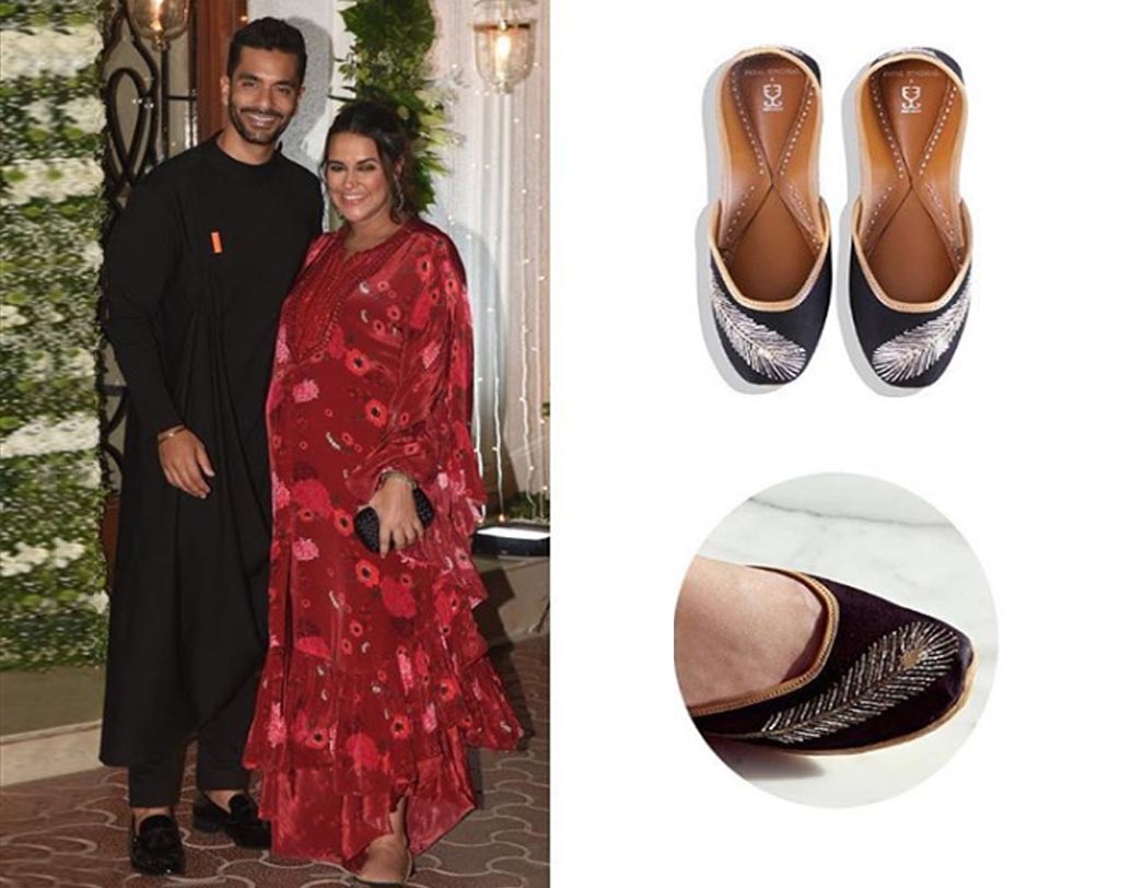 ভিড়ের মধ্যে চোখে পড়তে কনট্রাস্ট রংকেই বেছে নিয়েছেন নেহা ধুপিয়া ও অঙ্গদ বেদি। কালো রঙের ঘের দেওয়া অসম কুর্তা ও সিগার প্যান্ট হল অঙ্গদের ফার্স্ট চয়েজ। তাঁর পায়ের কালো জুতোটি নিয়ে ইতিমধ্যেই চর্চা শুরু হয়েছে বি টাউনে। এ দিকে টকটকে লাল রঙের ফ্লোরাল প্রিন্টের গোড়ালি অবধি লম্বা কুর্তাকে বেছে নিলেন নেহা।