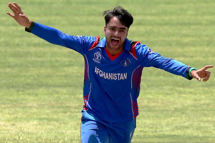 আফগানিস্তানের রশিদ খানের এখন বয়স ২০ বছর। লেগস্পিনারের জন্ম হয় ১৯৯৮ সালের ২০ সেপ্টেম্বর। এই মুহূর্তের সেরা স্পিনারদের মধ্যে পড়েন তিনি। বিশেষত, ওভারের ক্রিকেটে তাঁর দক্ষতা মারাত্মক। যখন জিম্বাবোয়ে শেষবার টেস্ট জিতেছিল, তখন তাঁর বয়স ছিল মাত্র তিন বছর!