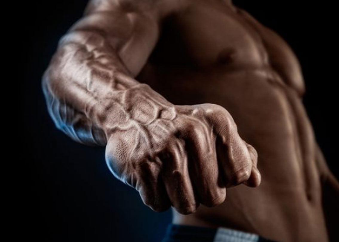 খুব কসরতের পরও এমন দেখা যায়। খুব বেশি কসরত করলে পেশী খুব সক্রিয় হয়ে যায় এবং ফুলে ওঠে। ফুলে উঠলে শিরাগুলোকে ত্বকের আরও কাছে ঠেলে দেয়। তাই লক্ষ্য করবেন জিম করার সময় শিরা অনেক বেশি দেখা যায়।