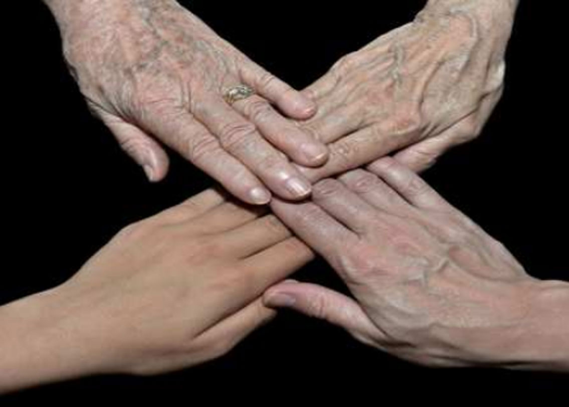 অন্তঃসত্ত্বা মহিলারাও অনেক সময় এরকম লক্ষ্য করে থাকেন। কারণ, যে সব মহিলা অন্তঃসত্ত্বা হন, অন্যদের তুলনায় তাঁদের দেহে রক্তের পরিমাণ অনেক বেশি হয়। বেশি পরিমাণ রক্ত সরবরাহ করার জন্য শিরাগুলো ফুলে যায়। ফলে চোখেও পড়ে।