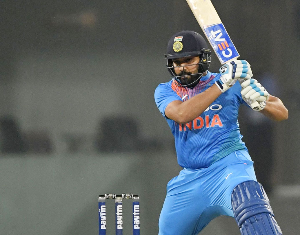 আন্তর্জাতিক টি-টোয়েন্টিতে রোহিতের থেকে বেশি হাফ সেঞ্চুরি আর কেউ করেননি। তাঁর ঝুলিতে রয়েছে ১৯টি হাফ সেঞ্চুরি। রোহিতের পরেই রয়েছে বিরাট কোহালি। বিরাট করেছেন ১৮টি হাফ সেঞ্চুরি।