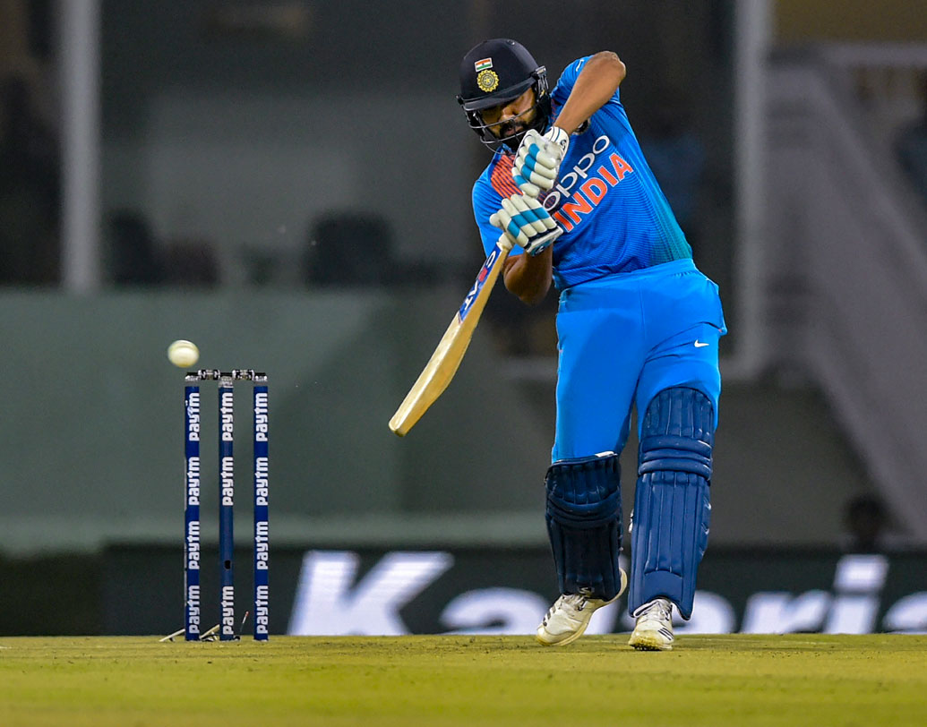 টি-টোয়েন্টির ইতিহাসে সেরা ব্যাটিং জুটি কারা? উত্তরটা হল,রোহিত শর্মা-শিখর ধওয়ন। লখনউতে দু’জনে মিলে ১২৩ রানের পার্টনারশিপ করেন। তাতেই ডেভিড ওয়ার্নার-শেন ওয়াটসন জুটির ১১৫৪ রানকে ছাপিয়ে যান দু’জনে। রোহিত-শিখরের জুটিতে এখনও পর্যন্ত উঠেছে ১২৬৮ রান।