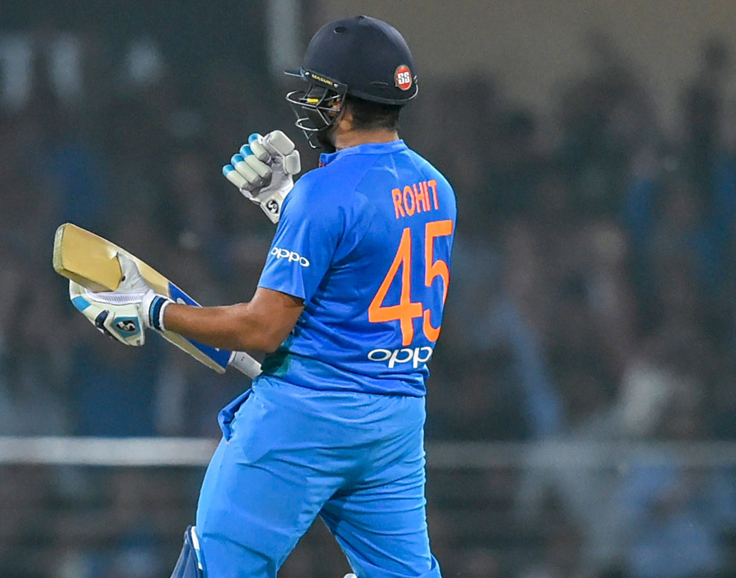 টেস্ট, ওয়ান ডে, টি-টোয়েন্টি আন্তর্জাতিক মিলিয়ে রোহিত শর্মার রান এখন ১১ হাজার ১২৩। লখনউ ম্যাচের পর ভিভিএস লক্ষ্মণকে ছাপিয়ে ভারতীয়দের মধ্যে ওই তিনটি ফরম্যাট মিলিয়ে দশ নম্বরে রোহিত।