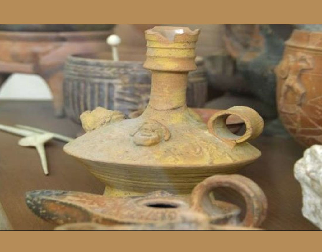 প্রত্নতাত্ত্বিকেরা জানিয়েছেন, যে ব্রোঞ্জের পাত্রে ওয়াইন মিলেছে, তার মুখবন্ধ করা ছিল। এত বছর ধরে পড়ে থাকলেও তাই ওই ওয়াইনের স্বাদবদল হয়নি। কিন্তু কী পদ্ধতিতে ওই পাত্রটির মুখবন্ধ করা হয়েছিল যে জন্য তার ভিতরের ওয়াইন বাতাসে উবে গেল না, তা নিয়ে অবশ্য কিছু জানানো হয়নি।