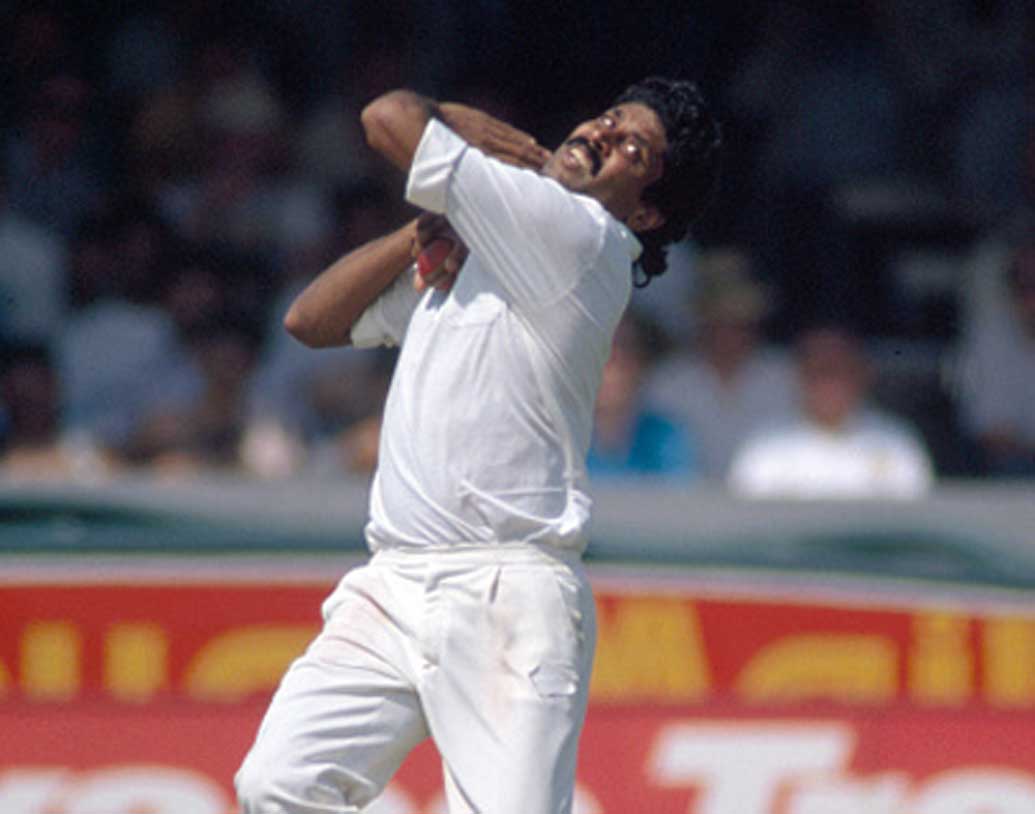 ১৯৮৭, রিলায়্যান্স বিশ্বকাপে টসে জিতে ভারতকে ব্যাট করতে পাঠাল অস্ট্রেলিয়া। গাওস্কর, সিধু, আজহারদের ব্যাটে ভর করে ২৮৯ তুলেছিল কপিল দেবের ভারত। সময়ের বিচারে যা বেশ ভাল স্কোর।