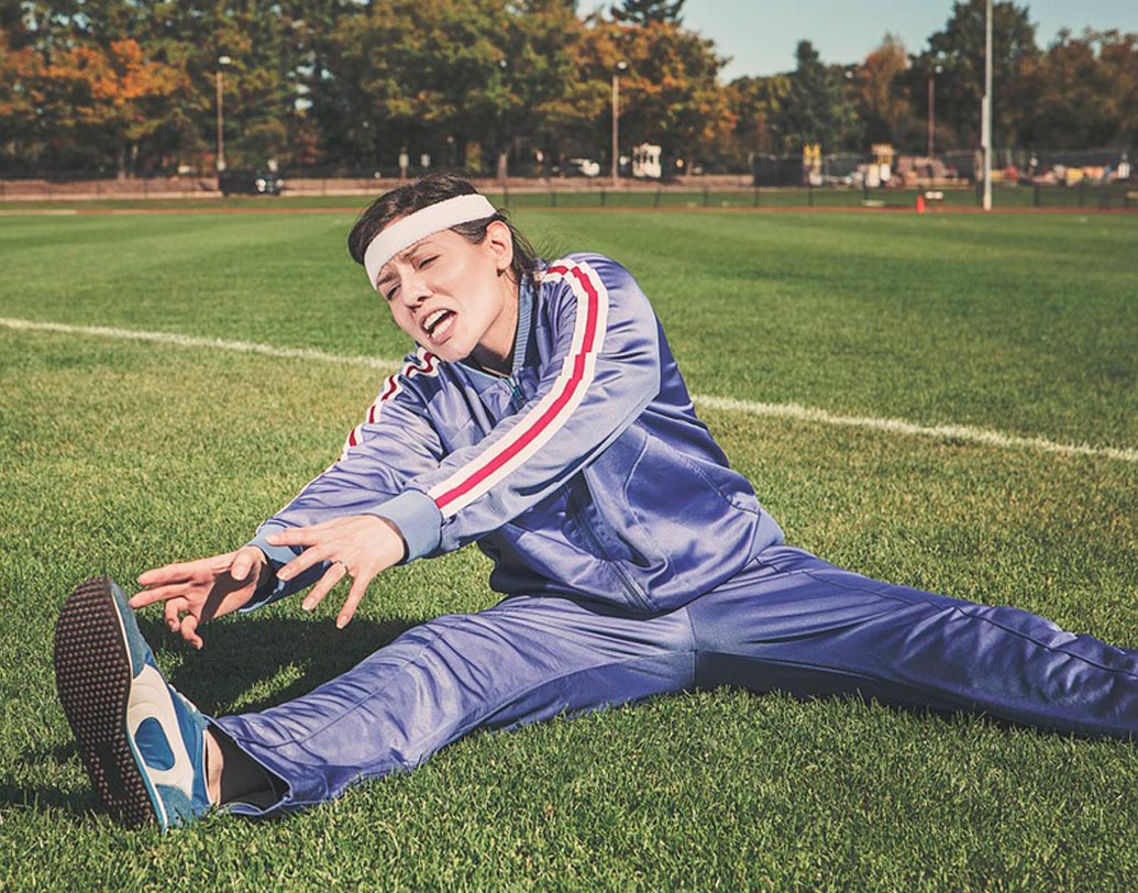 প্রতি দিনের রুটিনে শরীরচর্চা করার সময় রেখেছেন কি আদৌ? অফিস, পরিবার, নিজস্ব কাজ— সে সবের চাপ সামলে প্রায় কোনও সময়ই হাতে থাকছে না? কর্মব্যস্ততা ও ক্লান্তি থেকে বেশির ভাগ মানুষই কিন্তু শরীরচর্চায় সময় দিতে পারেন না। এই অভ্যাস আপনারও থাকলে আজ থেকেই সচেতন হন। অন্তত এর জন্য দিনে কুড়ি মিনিট বরাদ্দ রাখুন।