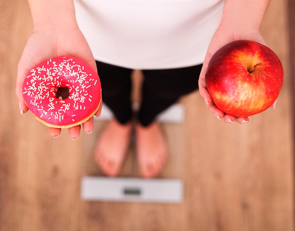 বয়স অনুপাতে বিপাকক্রিয়ারও তারতম্য ঘটে। কোন বয়সের জন্য ঠিক কতটা বিপাকক্রিয়া নির্দিষ্ট, সে সম্পর্কে বেশির ভাগ মানুষেরই কোনও ধারণা নেই। অনেকেই ভাবেন, নিয়ম মেনে খাওয়া বা কঠোর ডায়েটই সুস্থ রাখবে। এ ধারণা আজই বদলান। চিকিৎসকের থেকে জেনে নিন আপনার বিপাক হার কী হওয়া উচিত। ঠিক কেমন ডায়েট করলে তা ভারসাম্য রক্ষা করবে।