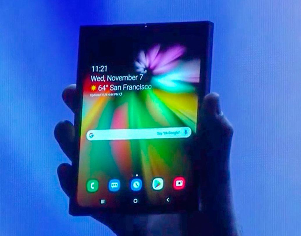 এই ডিভাইসটির কোনও গ্লাস প্রোটেকশন নেই। যেটা আছে সেটাকে বলে পলিমার। যেটা কিনা খুব বেশি দিন চলে এবং খুবই ফ্লেক্সিবল।