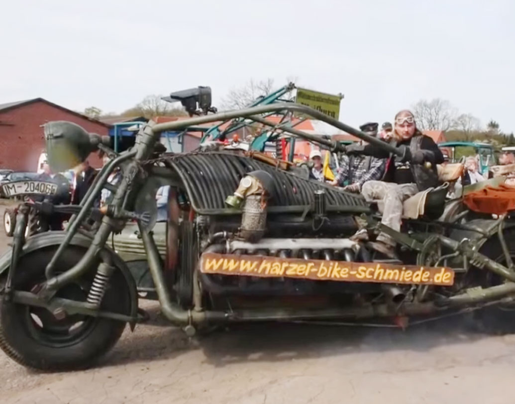 প্যানজার বাইক: এটি একটি মনস্টার বাইক। জার্মান সংস্থা হার্জার বাইক-স্কিমিড এই বাইকটি তৈরি করে। গাড়িটির ডিজাইন করেন টিলো এবং উইলফ্রেড নিবেল নামে দুই মেকানিক। বিশ্বের সবচেয় ভারী এই বাইকটি ট্যাঙ্ক বাইক নামেও পরিচিত। রাশিয়ান ট্যাঙ্ক টি৫৫-এর ইঞ্জিনব্যবহার করা হয়েছে এতে। ওজন ৪.৭ টন।