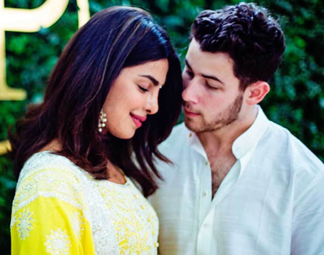 অন্যদিকে ছোট থেকেই স্টার নিক জোনাস। নিকের যখন ১২ বছর বয়স, সে সময়ে নিক এবং তাঁর দুই ভাই কেভিন এবং জো-কে দিয়ে চুক্তি সই করায় কলাম্বিয়া রেকর্ডস। ডিজনি চ্যানেলের সাউন্ডট্র্যাক গেয়ে তিন ভাইয়ের ব্যান্ড ‘জোনাস ব্রাদার্স’ও বেশ জনপ্রিয় হয়।