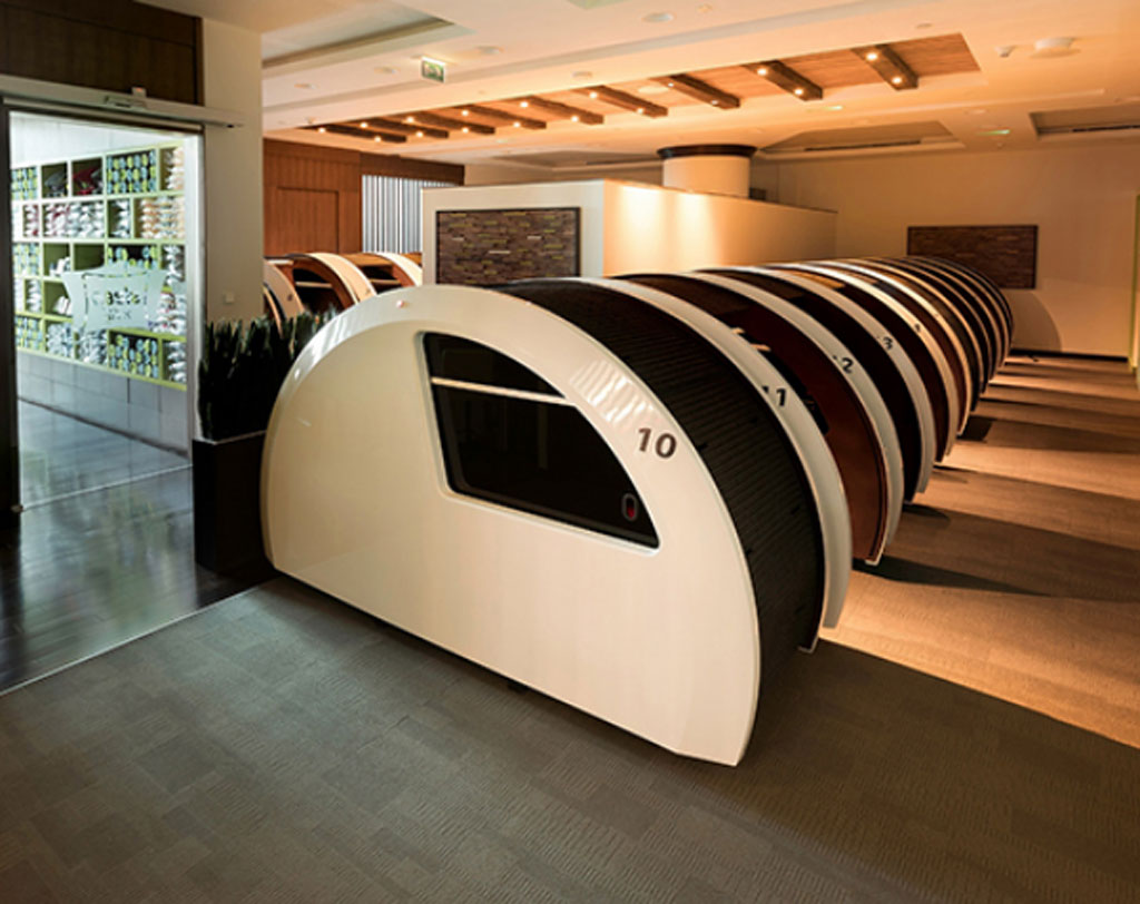 আপনি যদি এক ঘণ্টা ঘুমতে চান তা হলে ভাড়া লাগবে ৭৬০ টাকা। দু’ঘণ্টার জন্য ভাড়া ১৪২৪ টাকা আর তিন ঘণ্টার জন্য ভাড়া দিতে হবে ১,৮০৪ টাকা। সঙ্গে অতিরিক্ত একটা বালিশ চান? তার জন্য দিতে হবে আরও ১৯০ টাকা।