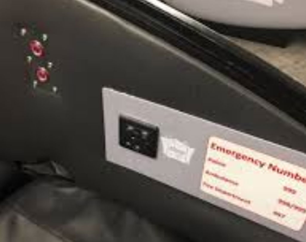 শুধু ঘুমনোই নয়, ঘুমের পাশাপাশি আপনার আনুষাঙ্গিক বিষয়গুলোতেও নজর দিয়েছে শপিং মল কর্তৃপক্ষ।স্লিপিং পডের সঙ্গেই রয়েছে ইউএসবি পোর্ট। কারণ,সারাদিন ঘুরে আপনার মতো আপনার মোবাইলও যথেষ্ট ক্লান্ত। ব্যাটারি চার্জ প্রায় শেষের দিকে। ঘুমের সময় ইউএসবি পোর্টে মোবাইলকেও চার্জ আপ করে নিন।