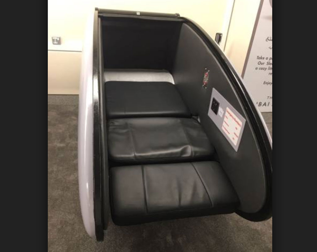 ঘুমিয়ে গেলে ব্যাগ চুরি যাওয়া নিয়েও একেবারে দুশ্চিন্তার কারণ নেই। কারণ আপনার বিছানার নীচে শপিং করা জিনিসপত্র রাখারও ব্যবস্থা রয়েছে এই স্লিপিং পডে।