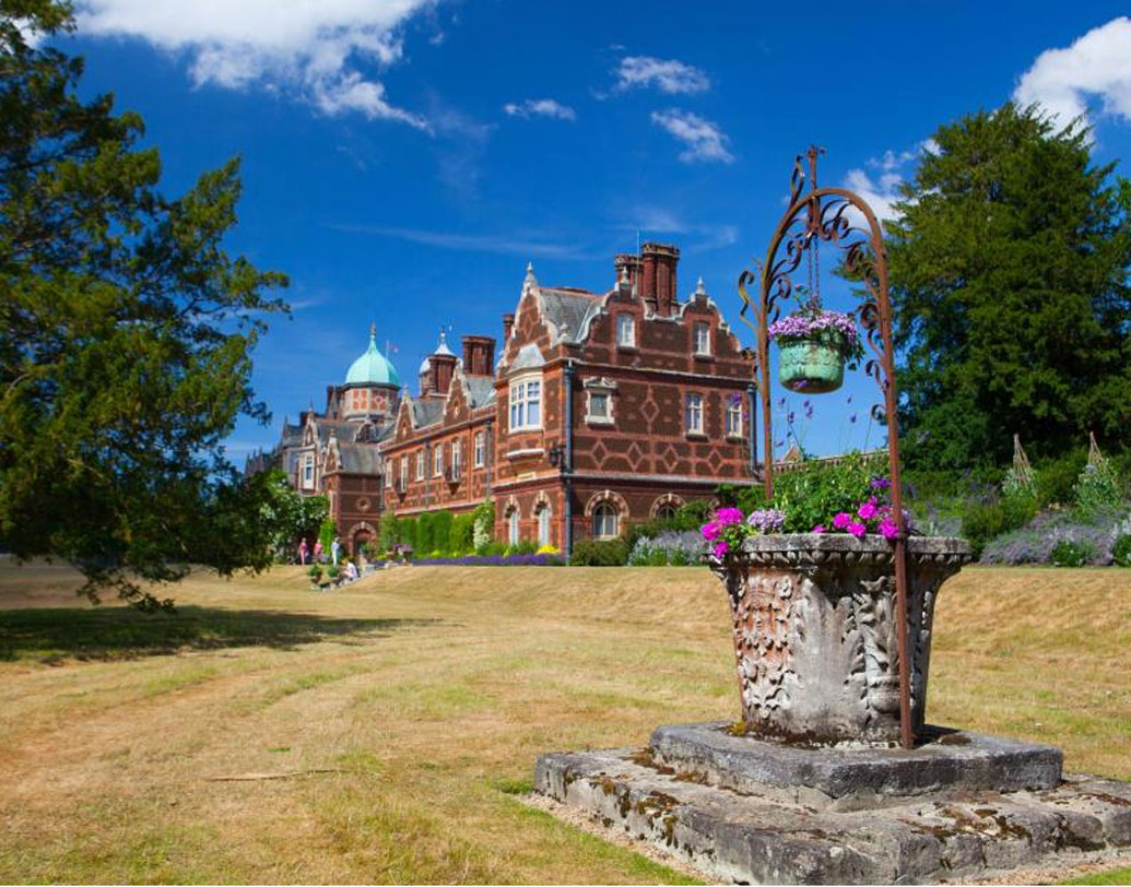 এই প্রাসাদকে বলা হয় ইংল্যান্ডের সবচেয়ে আরামদায়ক জায়গা। এটি ইংল্যান্ডের প্রথম কয়েকটি বাড়ির অন্যতম যেখানে প্রথমবার ফ্লাশিং টয়লেট, শাওয়ার বাথ, গ্যাস লাইটিংয়ের ব্যবস্থা ছিল। ১৮৭০ সাল লাগাদ পুনর্নির্মাণ করা হয় এটি।