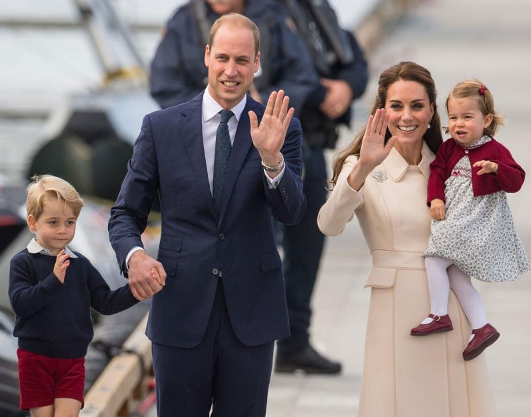 ১৭০০ শতকের কেনসিংটন রাজপ্রাসাদের বর্তমান বাসিন্দা কেমব্রিজের ডিউক ও ডাচেস প্রিন্স হ্যারি ও তাঁর স্ত্রী কেট। প্রায় ৪.৫ মিলিয়ন ডলার (৩৩ কোটি টাকা) খরচ করে ১৯টি ঘরের স্যুটের রক্ষণাবেক্ষণ করা হয়েছে।