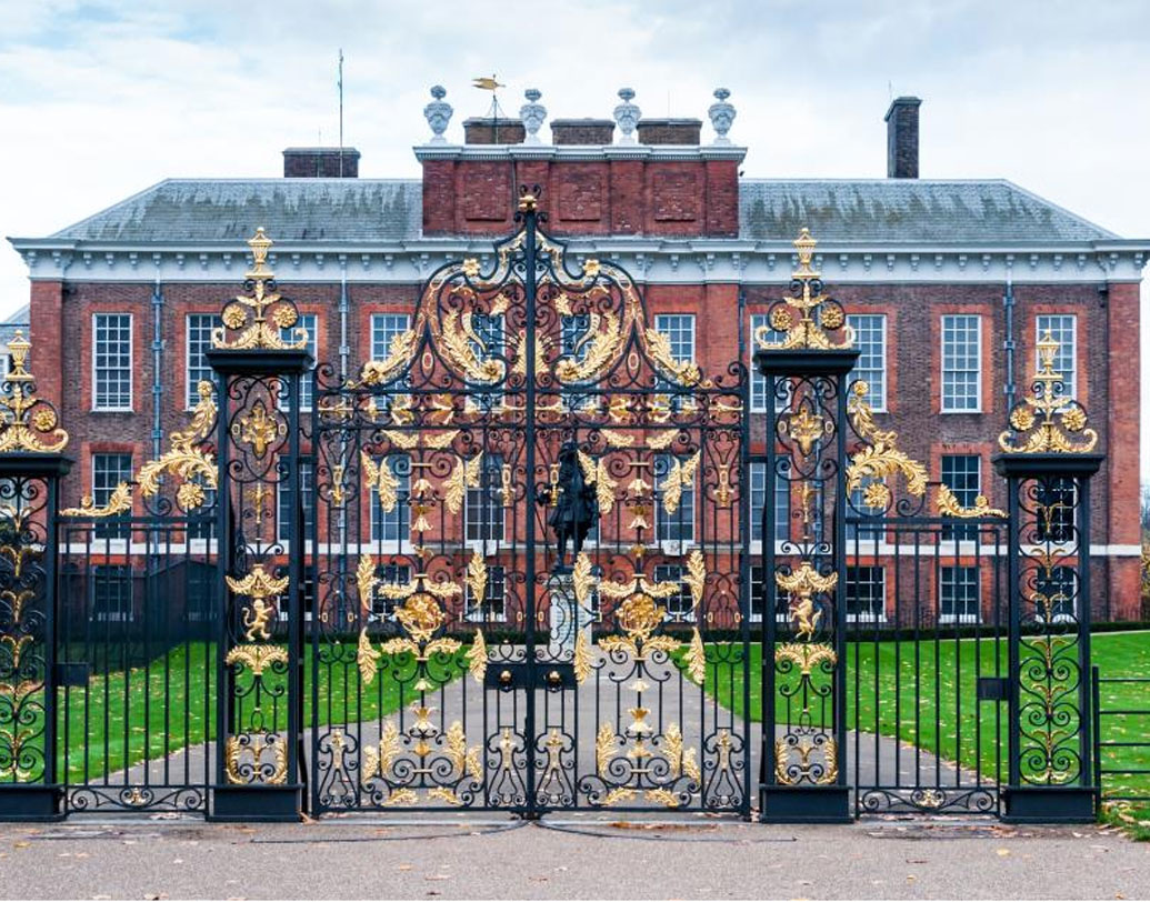 রানির বোন মার্গারেট প্রথম দিকে এই বাড়িতে থাকতেন। ১৮ শতকের আমলের বাগান রয়েছে এখানে। এই প্রাসাদেই নৈশভোজে আমন্ত্রিত ছিলেন প্রাক্তন মার্কিন প্রেসিডেন্ট বারাক ওবামাও। ছবি ও আসবাবপত্র ছাড়াও প্রিন্সেস ডায়ানার পোশাকের প্রদর্শনী দর্শকের কাছে এই প্রাসাদের অন্যতম আকর্ষণ।