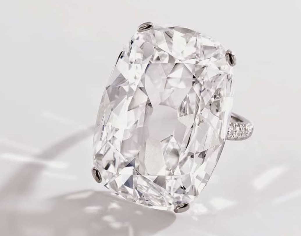 টাইপ ১ হিরে এতটাই খাঁটি যে অতি বেগুনি রশ্মি ও দৃশ্যমান আলো হিরের মধ্যে দিয়ে প্রতিফলিত হতে পারে। মনে হয় এক টুকরো বরফ।