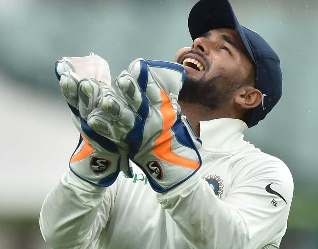 অ্যাডিলেডে চলতি টেস্টে অস্ট্রেলিয়ার প্রথম ইনিংসে ঋষভ ছয়টি ক্যাচ নিয়েছেন। যা ক্যাঙারুদের দেশে কোনও ভারতীয় উইকেটকিপারের সবচেয়ে বেশি ক্যাচ নেওয়ার রেকর্ড। ম্যাচে রেকর্ড মোট ১১টি ক্যাচ নিলেন ঋষভ।