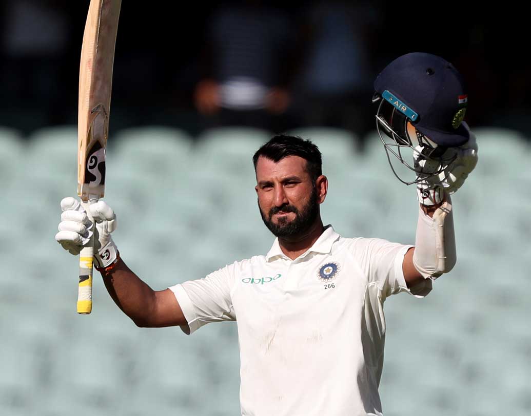 টসে জিতে কাজটা এগিয়েই রেখেছিলেন বিরাট। অধিনায়কের সে দিনের সিদ্ধান্তকে সম্মান জানিয়েছিলেন চেতেশ্বর পূজারা। তাঁর চোয়াল চেপে লড়াই বহু দিন মনে রাখবে ক্রিকেট দুনিয়া। প্রথম ইনিংসে পূজারার শতরান বুঝিয়ে দিল দ্রাবিড় পরবর্তী শূন্যতা নিয়ে চিন্তার কিছু নেই।